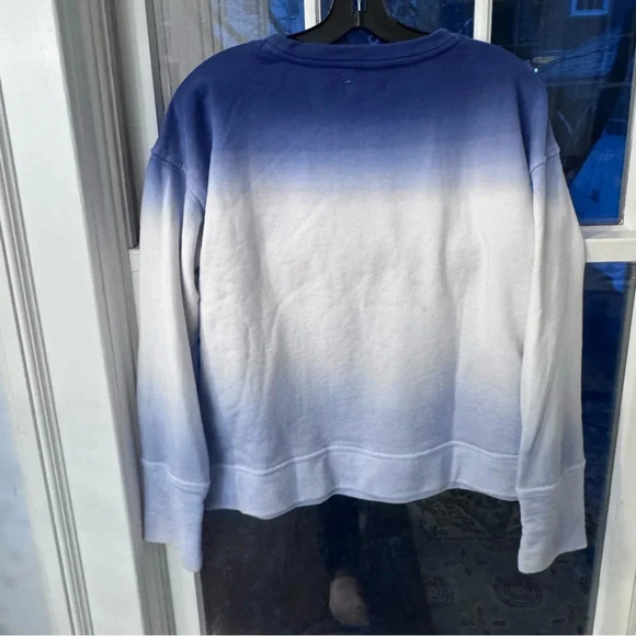 Vineyard Vines Women’s Ombré Blue Sweatshirt Size Small - Picture 7 of 8